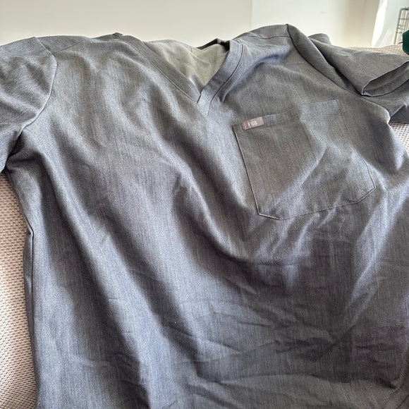 Gently Used Catarina Figs Scrub Top XL - Picture 2 of 3